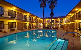 Studio City Court Yard Hotel